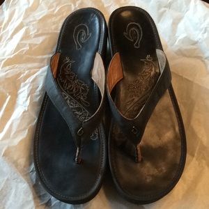 Olukai  Sandals/Flip Flop with a heel, Size 9